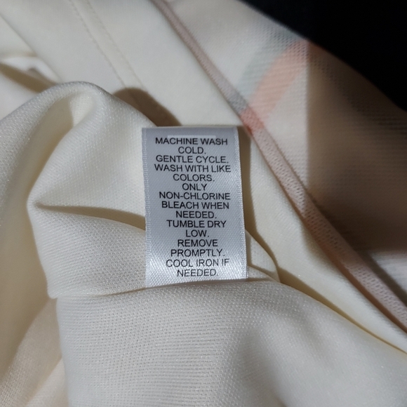 Womans flowing sleeveless top - Picture 9 of 11